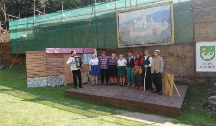 Vystúpenie ochotníckeho divadla Radosc na Zborovskom hrade