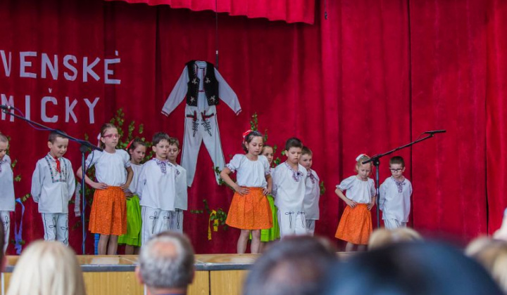 Vystúpenie detí ZŠ a MŠ pri príležitosti Dňa matiek 15.05.2016