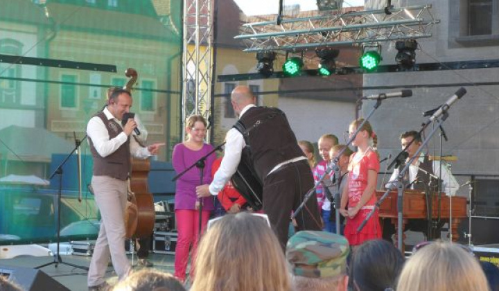 Vystúpenie detskej folklórnej skupiny na BJ jarmoku 2014 