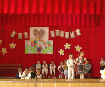Vystúpenie detí ZŠ a MŠ na Deň Matiek 2013