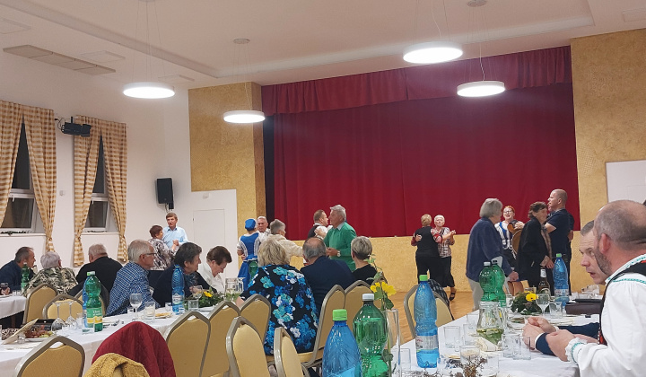 Október - mesiac úcty k starším