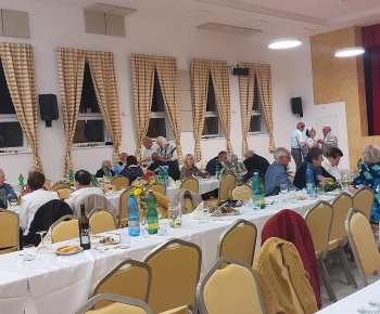Október - mesiac úcty k starším