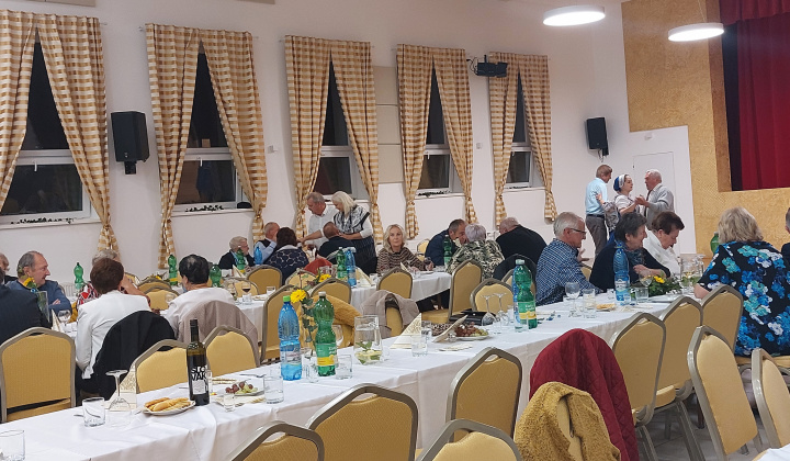 Október - mesiac úcty k starším