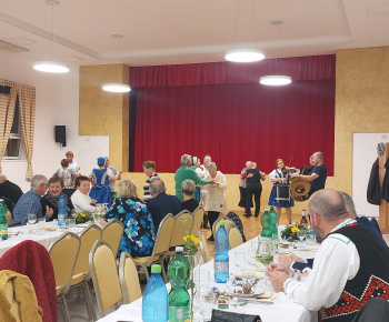 Október - mesiac úcty k starším