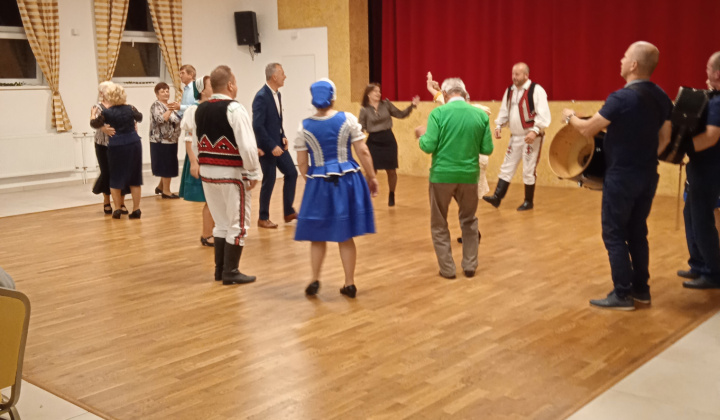 Október - mesiac úcty k starším