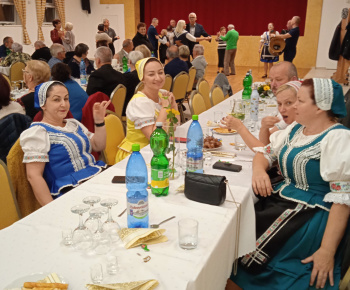Október - mesiac úcty k starším