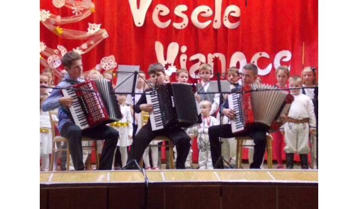 Vystúpenie akordeonistov pod vedením p. uč. Františka Nováka - 15.12.2013